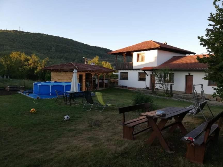 Guest House Yana Turkasheni Екстер'єр фото