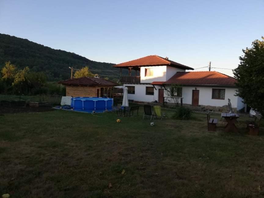Guest House Yana Turkasheni Екстер'єр фото
