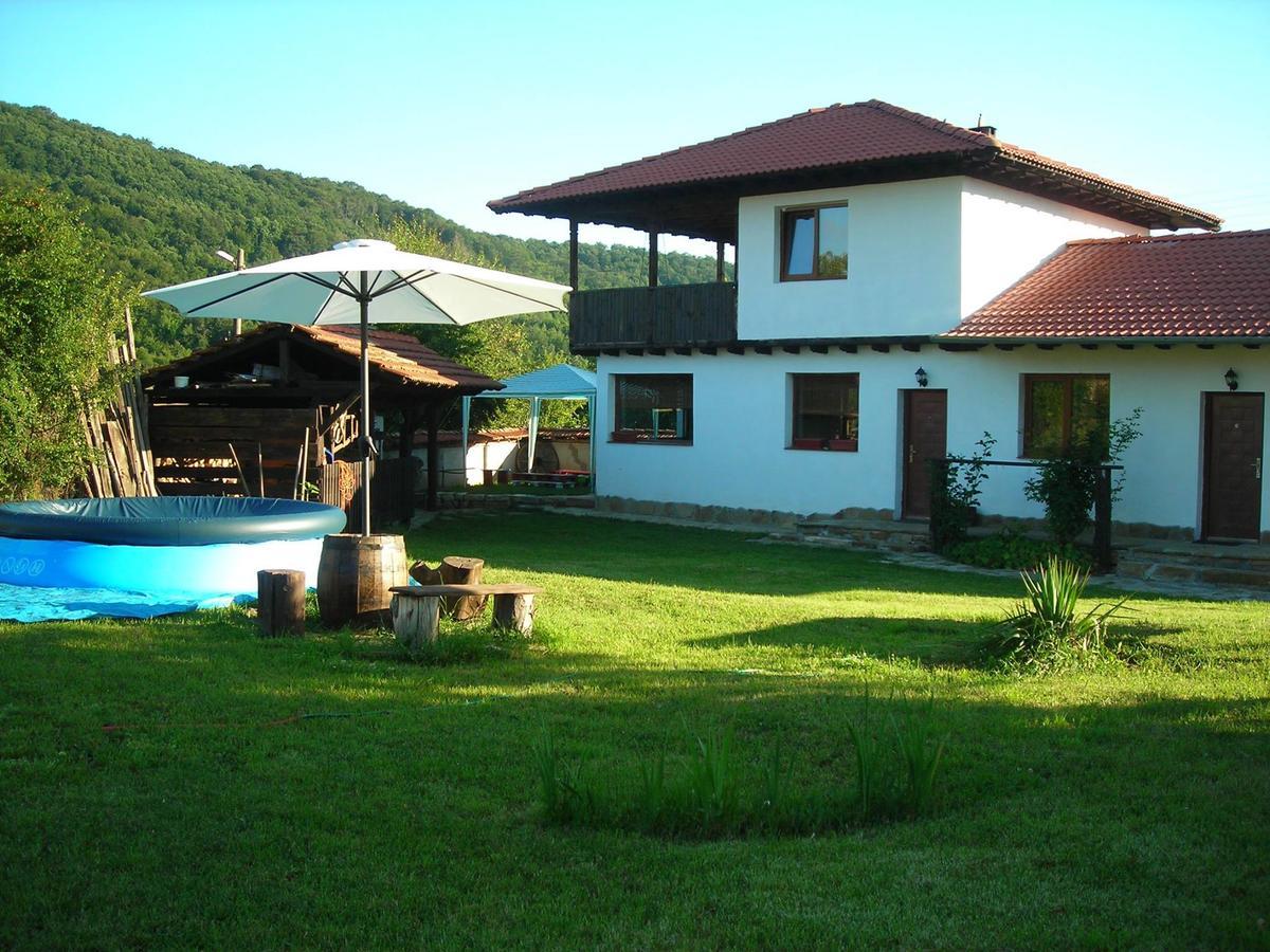 Guest House Yana Turkasheni Екстер'єр фото