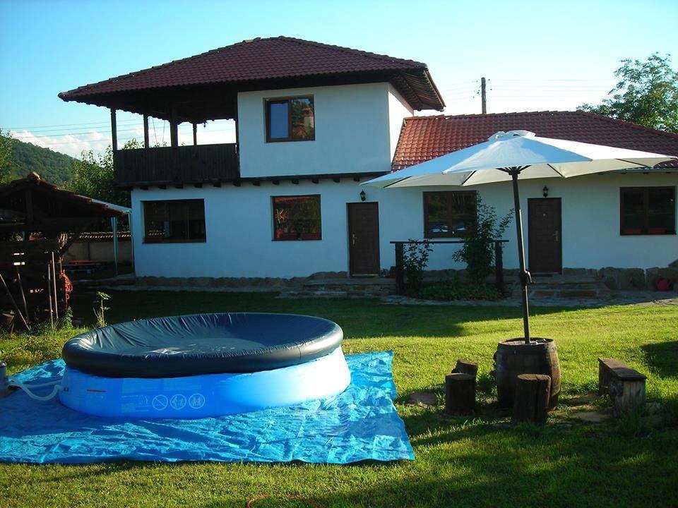 Guest House Yana Turkasheni Екстер'єр фото